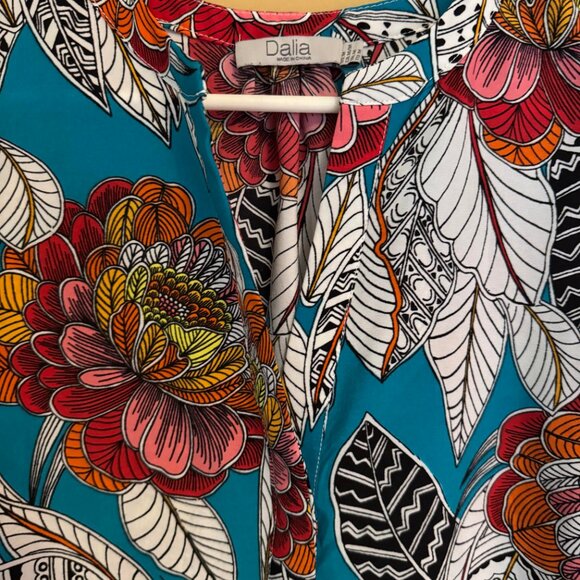 Bold Blue floral tunic, size M - Picture 3 of 8